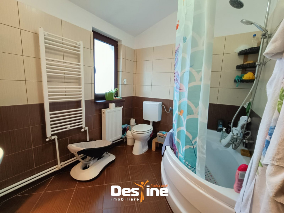 Casă tip triplex 4 camere 97 mp utili Valea Adâncă - 5 drumuri
