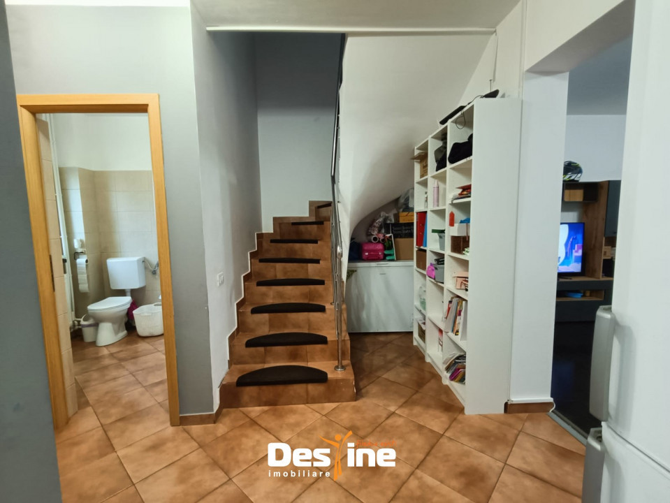 Casă tip triplex 4 camere 97 mp utili Valea Adâncă - 5 drumuri