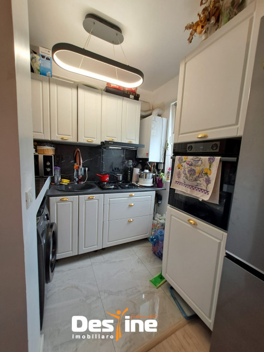 Alexandru cel Bun ap 3 camere decomandat , 46 mp, renovat ,  81.900 euro