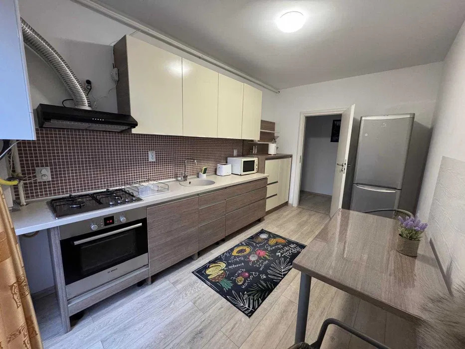 De închiriat – Apartament 2 camere complet mobilat și utilat, cu terasă 