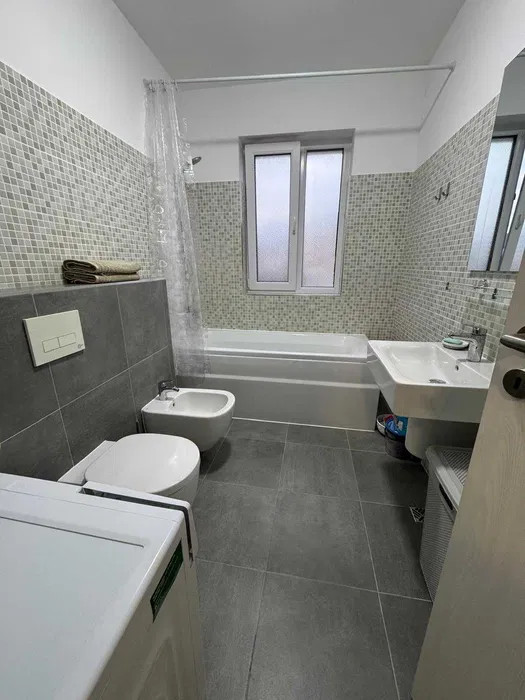 De închiriat – Apartament 2 camere complet mobilat și utilat, cu terasă 