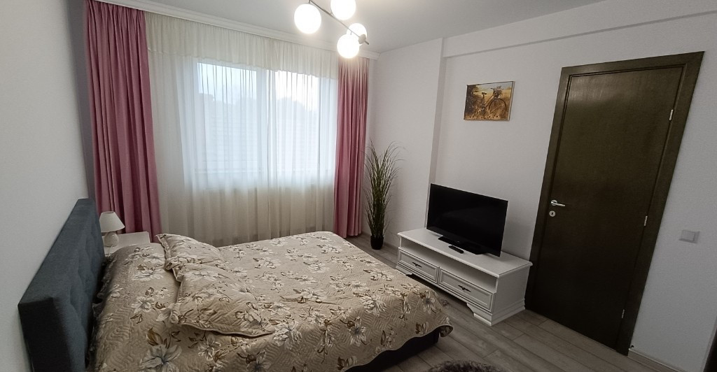 Apartament cu 2 camere de închiriat –lumină și priveliște în TRACTORUL 