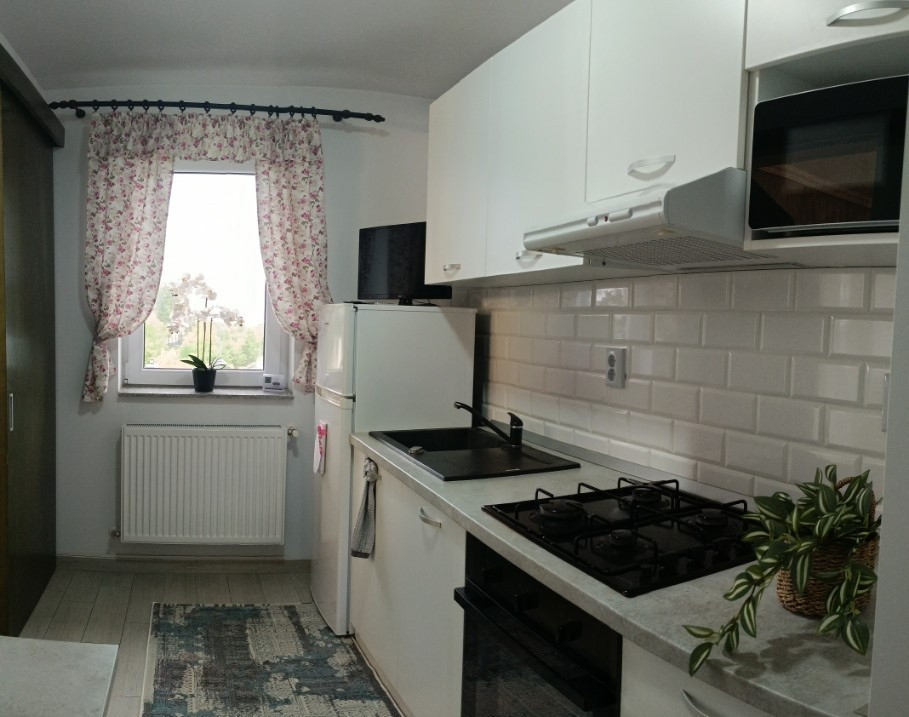 Apartament cu 2 camere de închiriat –lumină și priveliște în TRACTORUL 