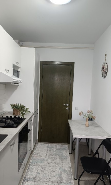 Apartament cu 2 camere de închiriat –lumină și priveliște în TRACTORUL 