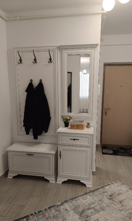 Apartament cu 2 camere de închiriat –lumină și priveliște în TRACTORUL 