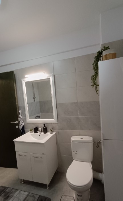 Apartament cu 2 camere de închiriat –lumină și priveliște în TRACTORUL 