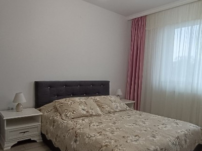Apartament cu 2 camere de închiriat –lumină și priveliște în TRACTORUL 
