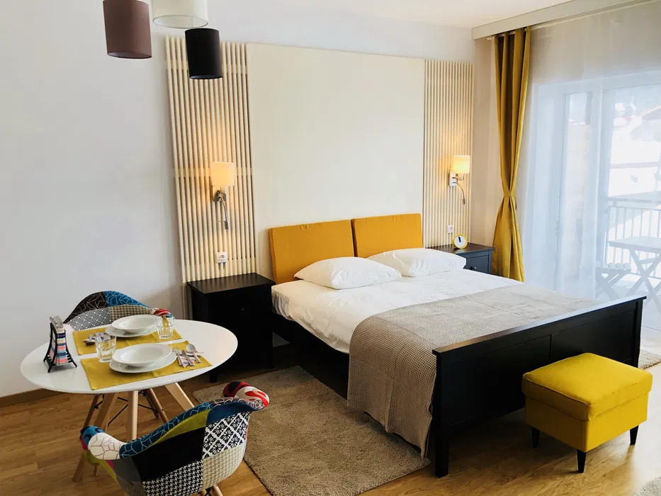 📍 Studio ultracentral de închiriat – mobilat modern, finisaje premium