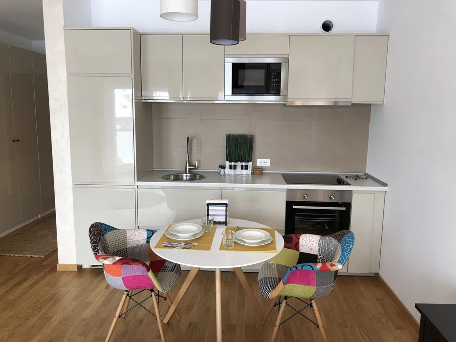 📍 Studio ultracentral de închiriat – mobilat modern, finisaje premium