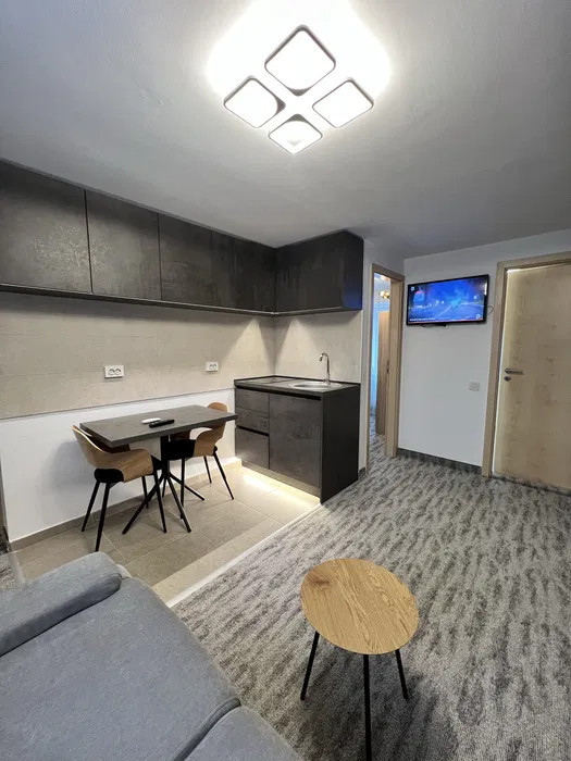 🏠 Garsonieră de închiriat – zona Tractorul, lângă Coresi Mall