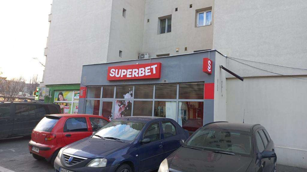 Spatiu comercial e vanzare Piata Resita 350000 Euro