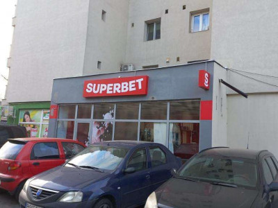 Spatiu comercial e vanzare Piata Resita 350000 Euro