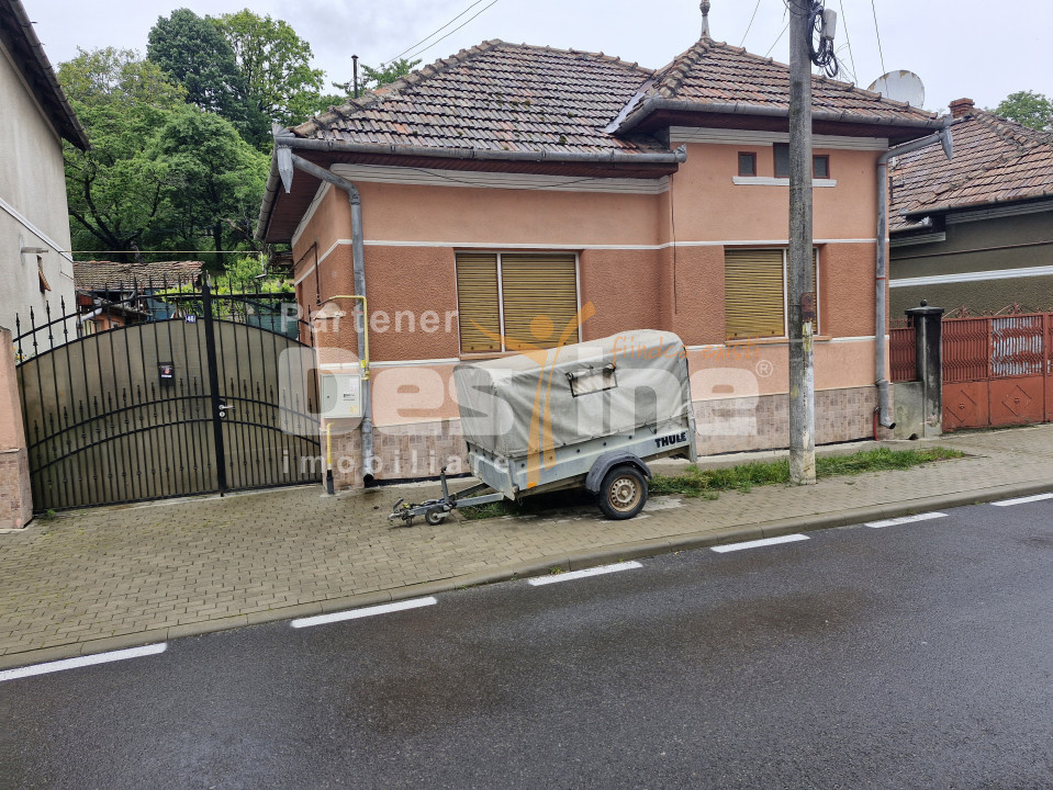 Casă frumoasă - zonă liniștită