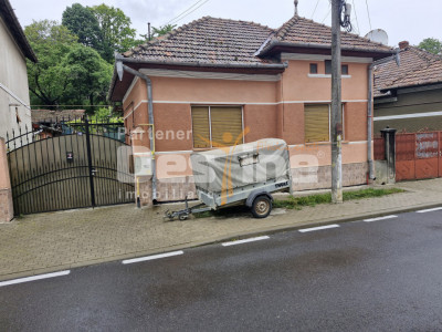 Casă frumoasă - zonă liniștită