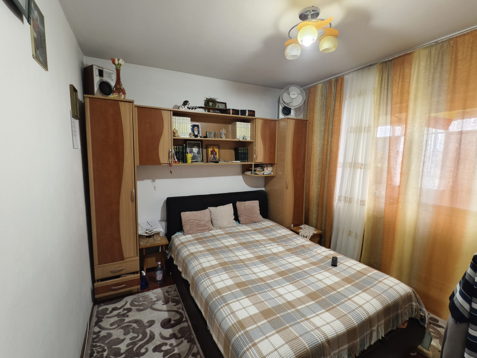Apartament 3 camere decomandat zona Cantacuzino