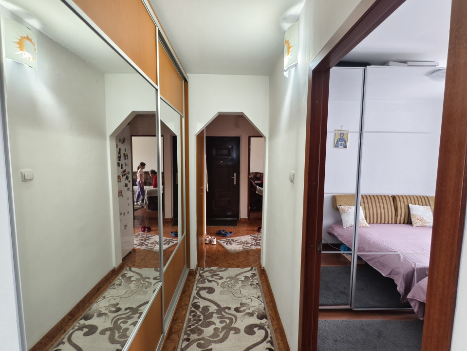 Apartament 3 camere decomandat zona Cantacuzino