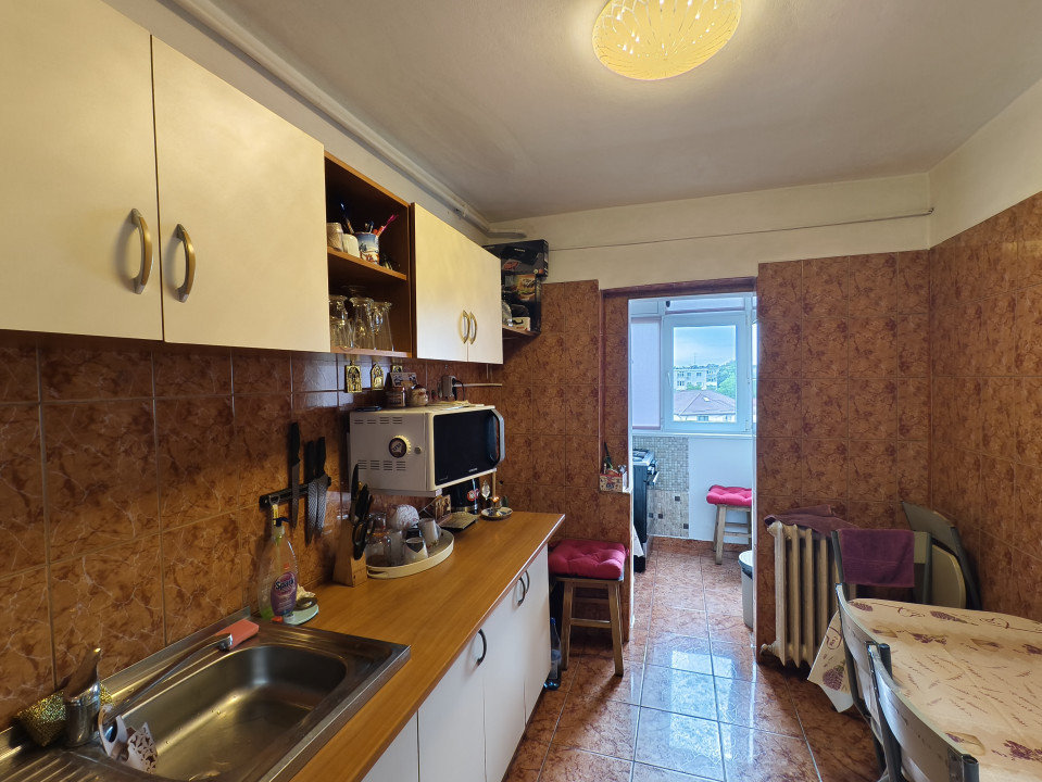 Apartament 3 camere decomandat zona Cantacuzino