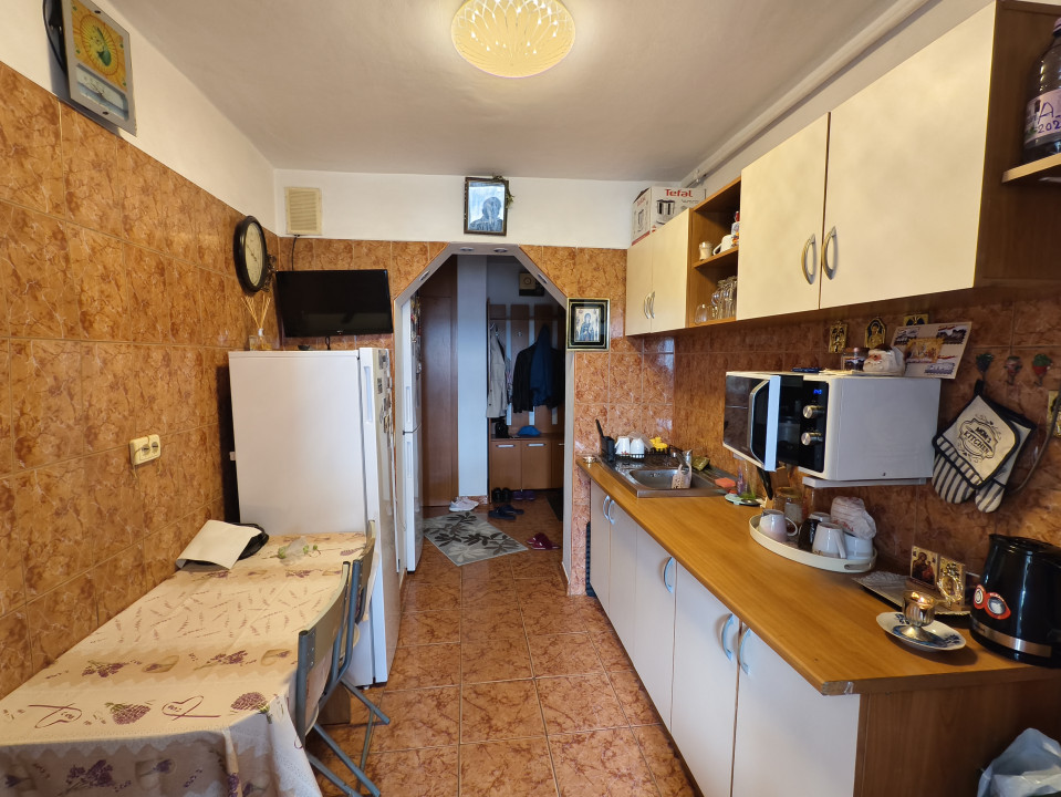 Apartament 3 camere decomandat zona Cantacuzino