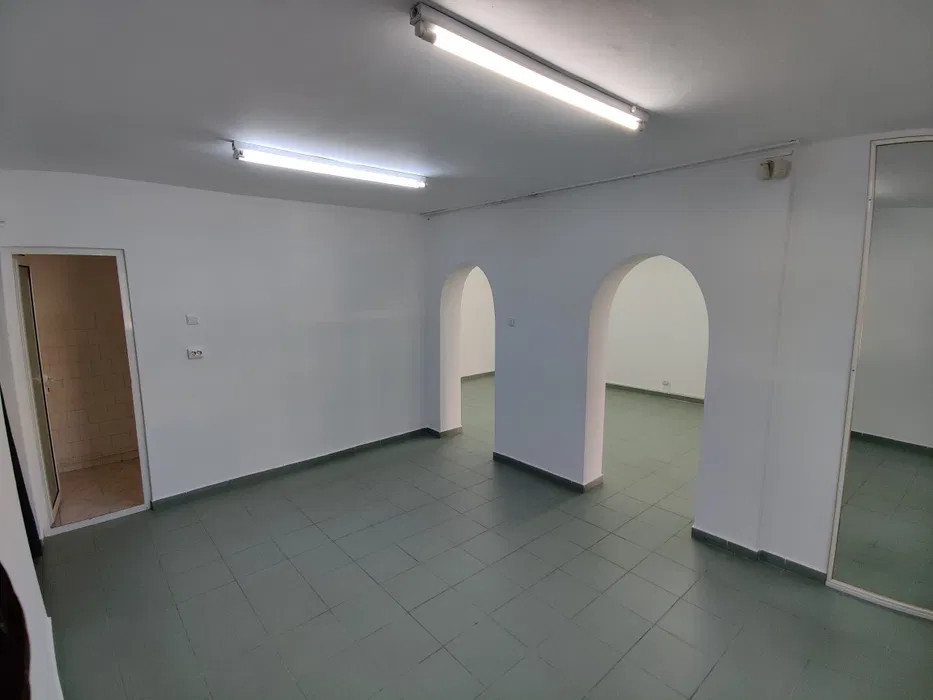 SPATIU COMERCIAL LA PARTER CU INTRARE DIN STRADA