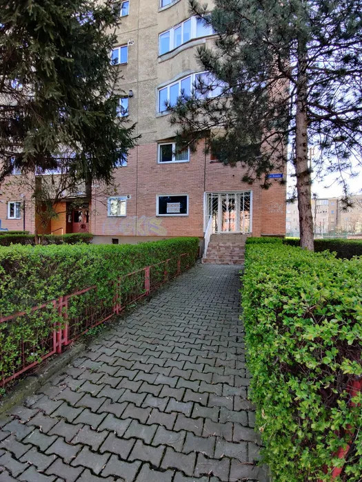 SPATIU COMERCIAL LA PARTER CU INTRARE DIN STRADA