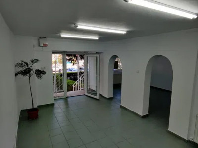 SPATIU COMERCIAL LA PARTER CU INTRARE DIN STRADA