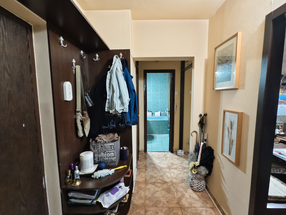Apartament 2 camere decomandat rond Caraiman