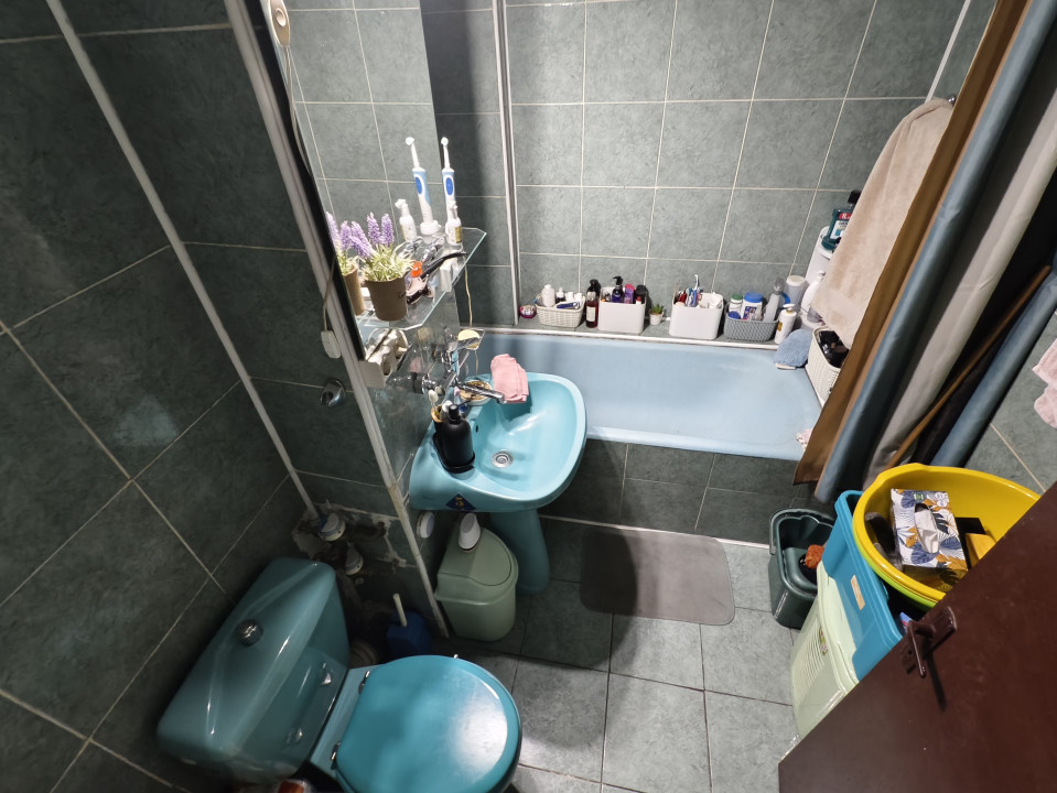 Apartament 2 camere decomandat rond Caraiman