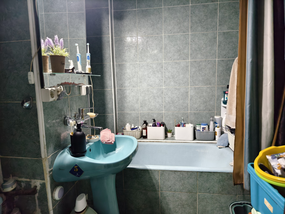 Apartament 2 camere decomandat rond Caraiman