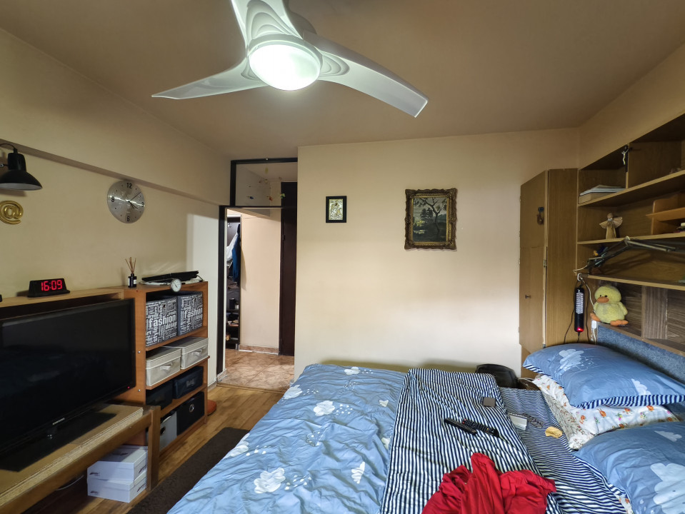 Apartament 2 camere decomandat rond Caraiman