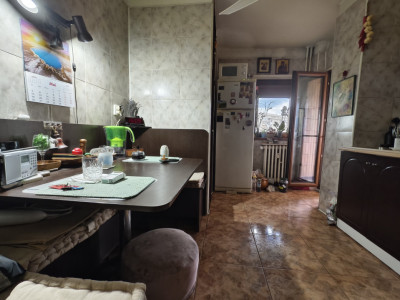 Apartament 2 camere decomandat rond Caraiman