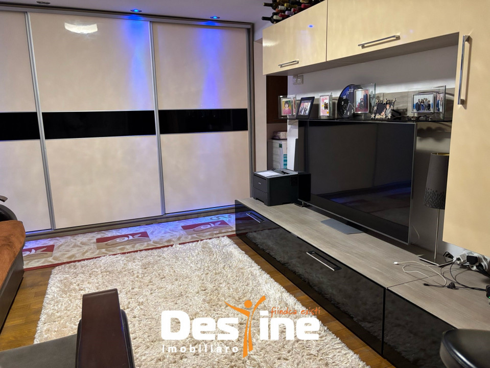 ZIMBRU , Apartament 3 camere, SEMIDECOMANDAT, 52 MP