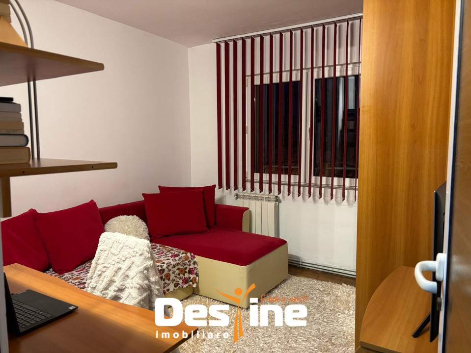 ZIMBRU , Apartament 3 camere, SEMIDECOMANDAT, 52 MP