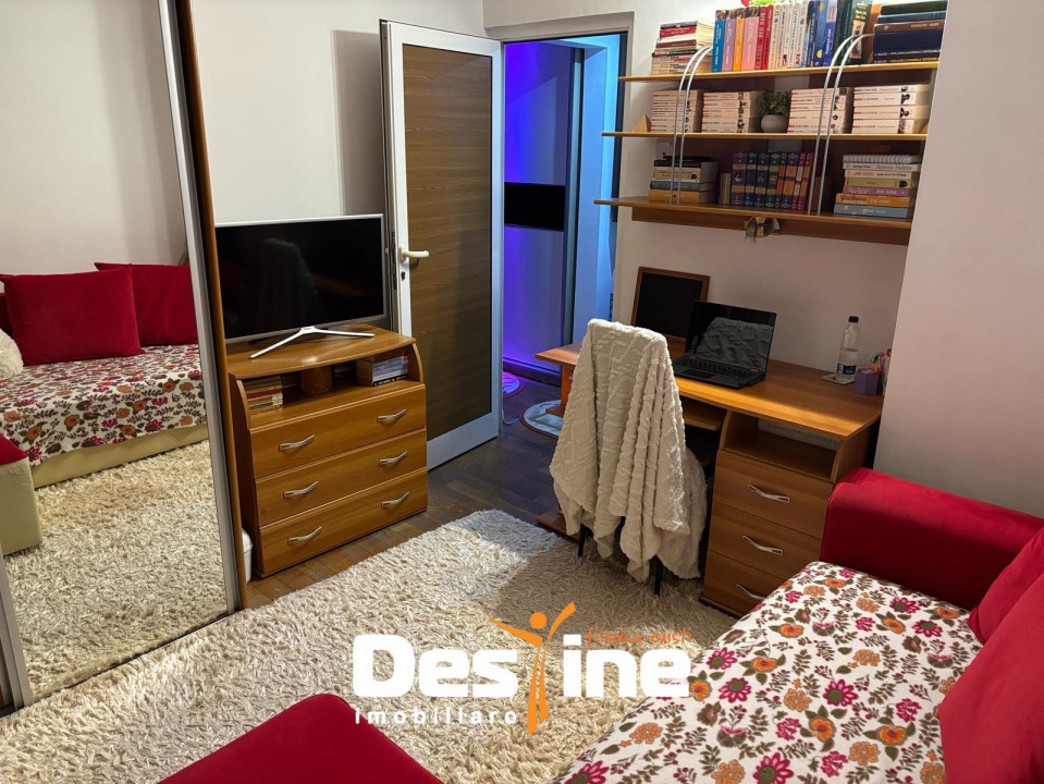 ZIMBRU , Apartament 3 camere, SEMIDECOMANDAT, 52 MP