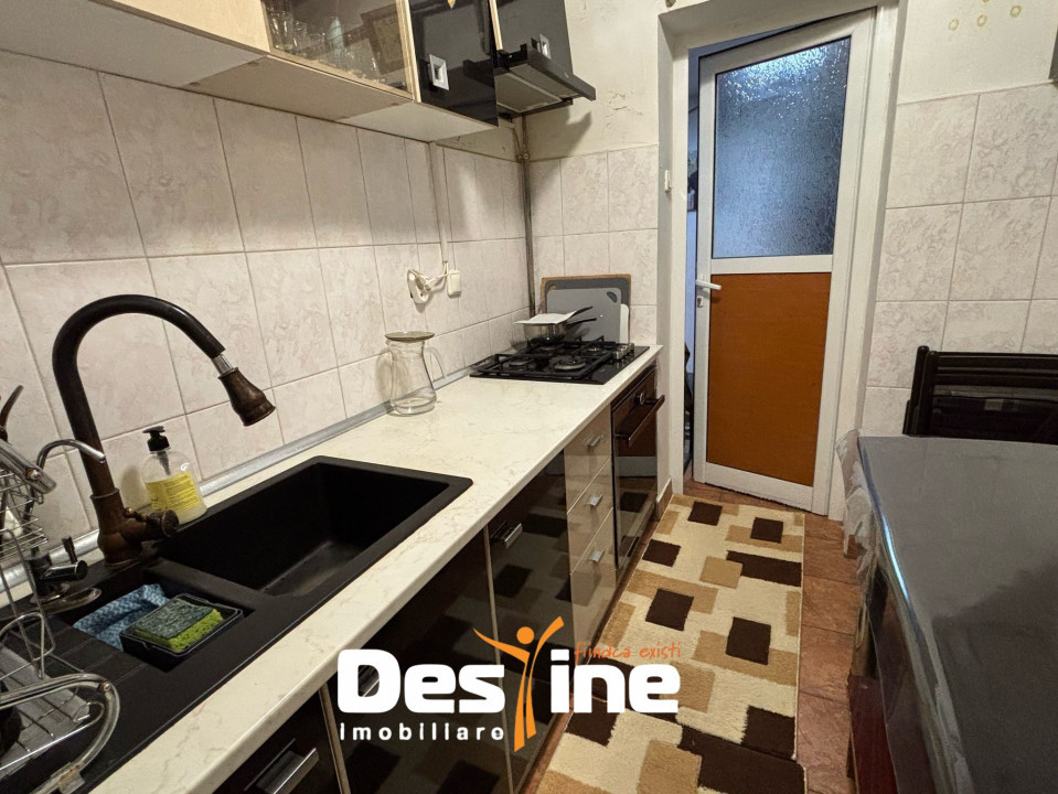 ZIMBRU , Apartament 3 camere, SEMIDECOMANDAT, 52 MP