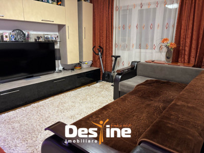 ZIMBRU , Apartament 3 camere, SEMIDECOMANDAT, 52 MP