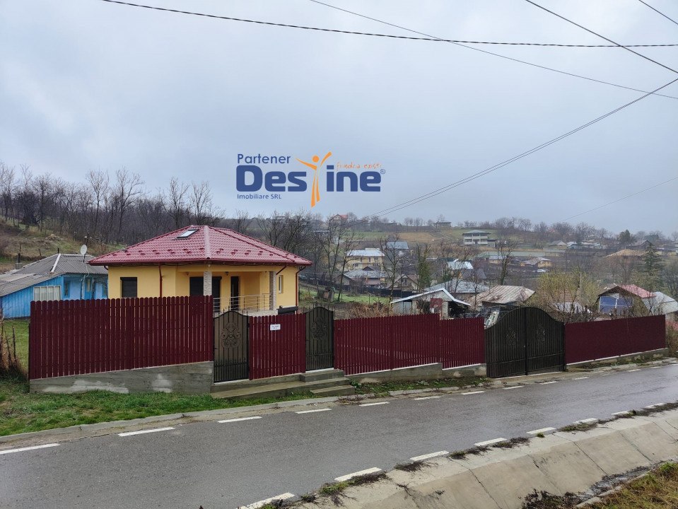 Casă individuală 63mp + 900mp teren la Asfalt, garaj - REDIU