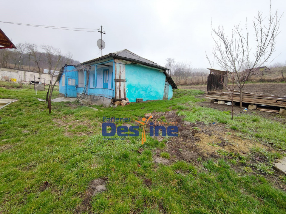 Casă individuală 63mp + 900mp teren la Asfalt, garaj - REDIU
