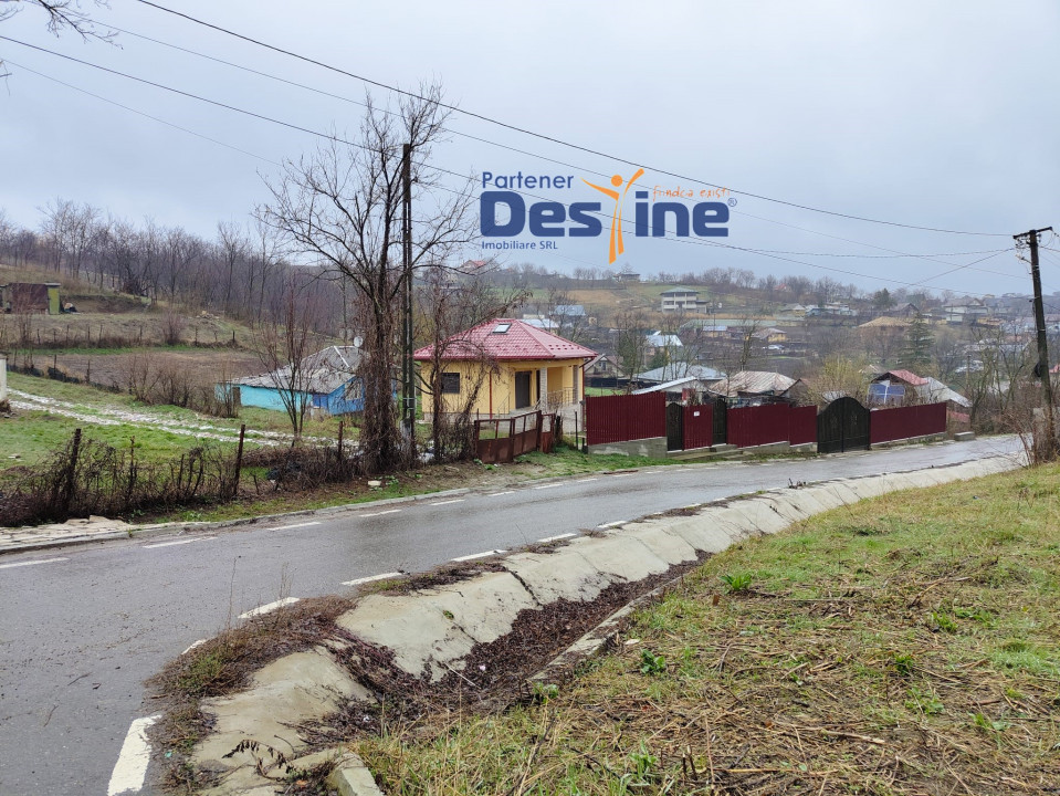 Casă individuală 63mp + 900mp teren la Asfalt, garaj - REDIU