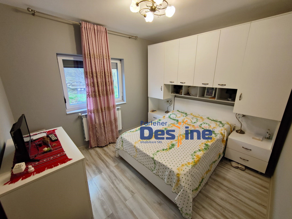 Casă individuală 63mp + 900mp teren la Asfalt, garaj - REDIU