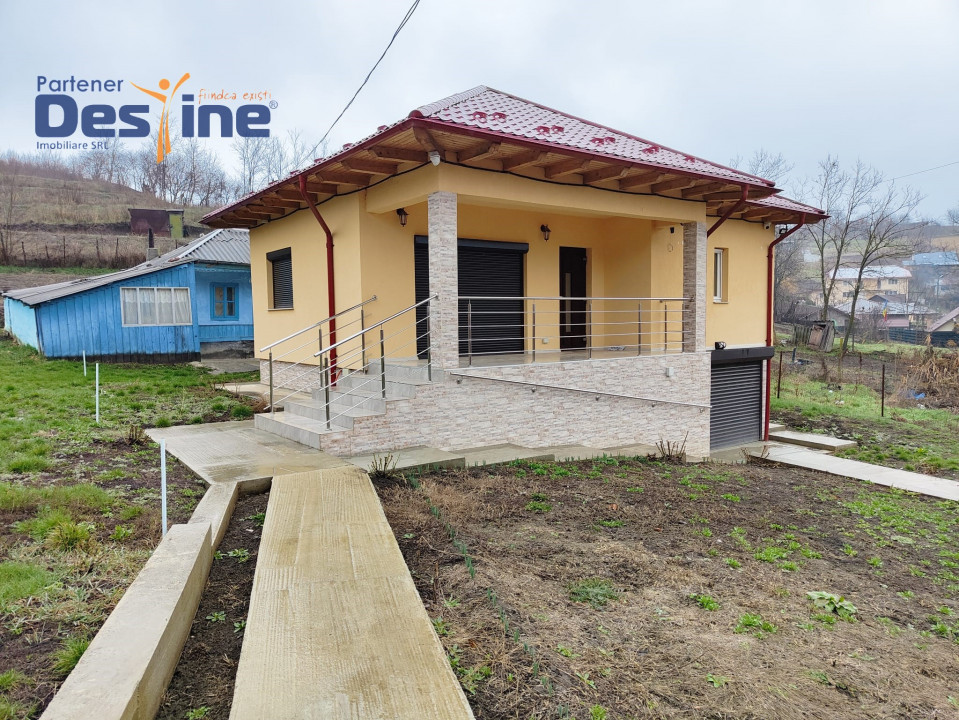Casă individuală 63mp + 900mp teren la Asfalt, garaj - REDIU