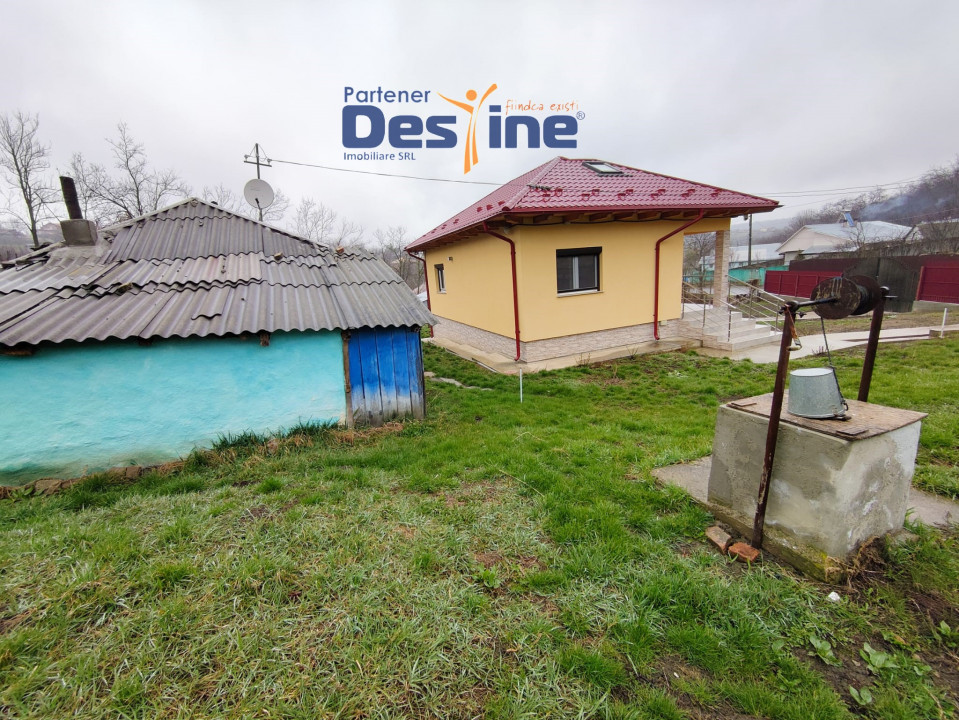 Casă individuală 63mp + 900mp teren la Asfalt, garaj - REDIU