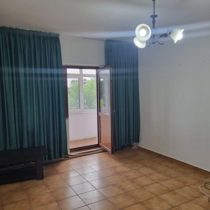 APARTAMENT DE VANZARE CU 3 CAMERE 