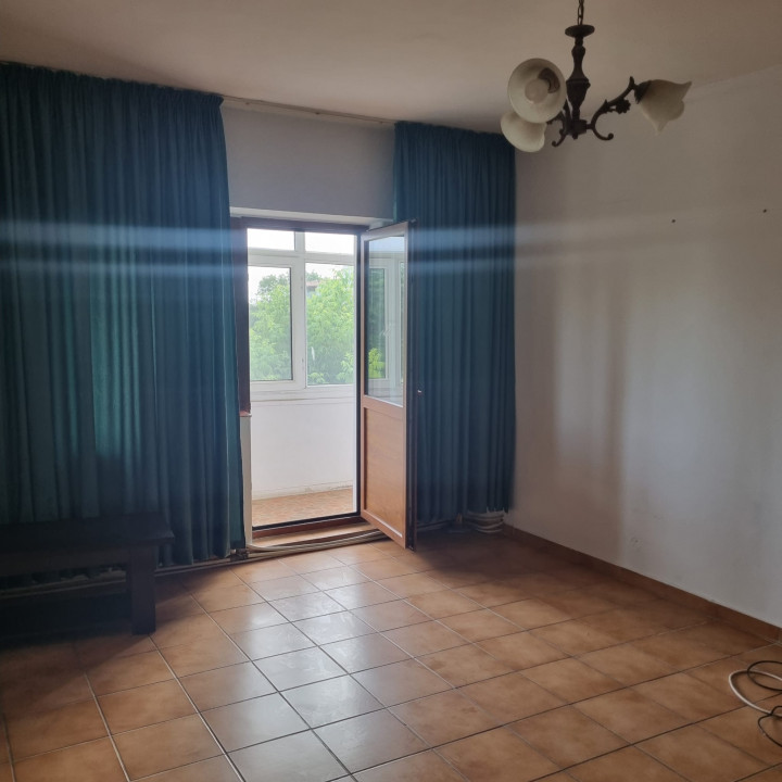 APARTAMENT DE VANZARE CU 3 CAMERE 