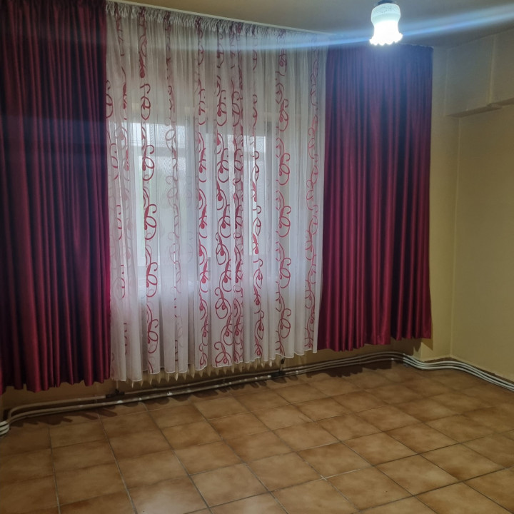 APARTAMENT DE VANZARE CU 3 CAMERE 
