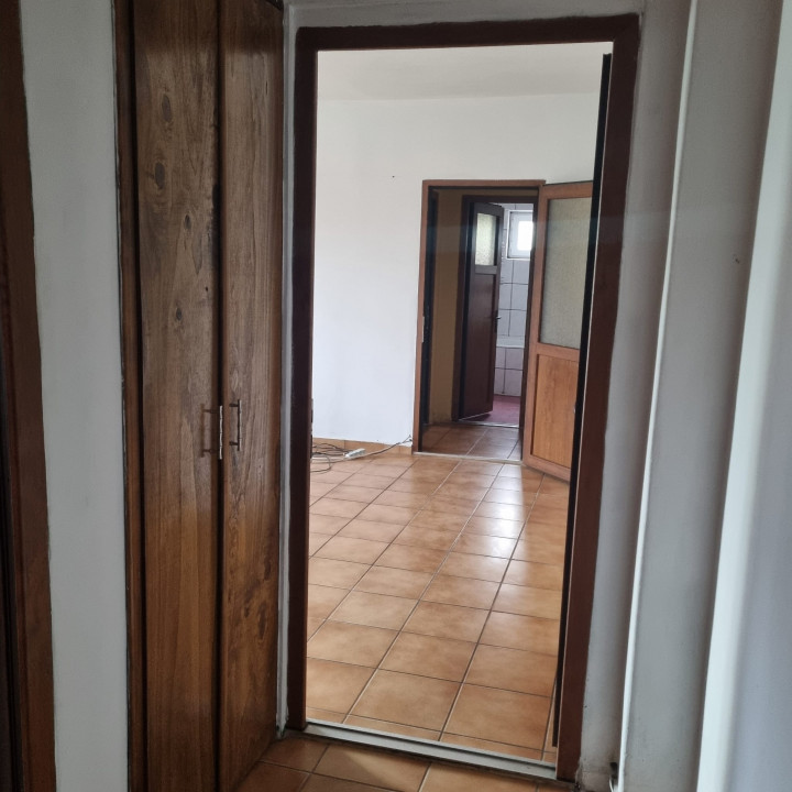 APARTAMENT DE VANZARE CU 3 CAMERE 