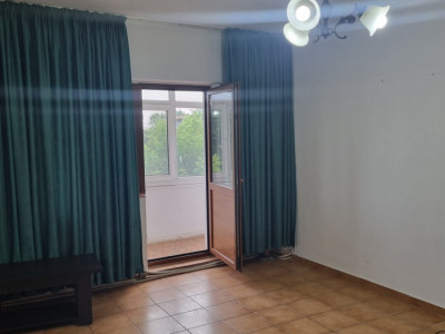 APARTAMENT DE VANZARE CU 3 CAMERE 