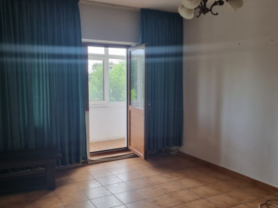 APARTAMENT DE VANZARE CU 3 CAMERE 