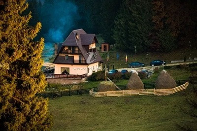 Pensiune de vanzare Dambovicioara la 7 km de Fundata/Sirnea