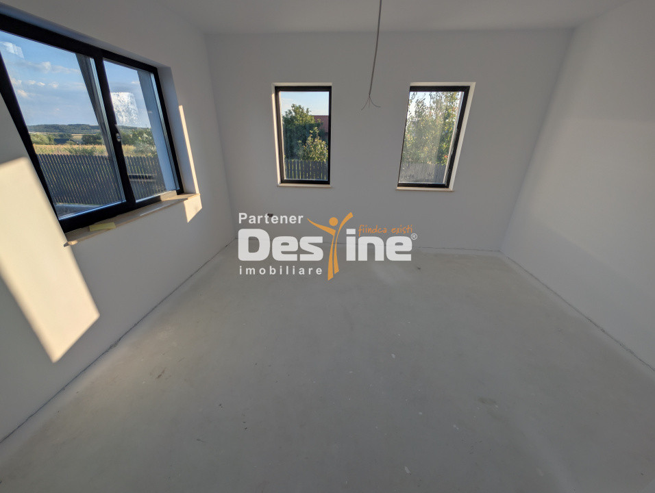 Casă individuală P+POD 4 camere 107 mp utili, 2 băi cu geam, teren 500 mp Breazu