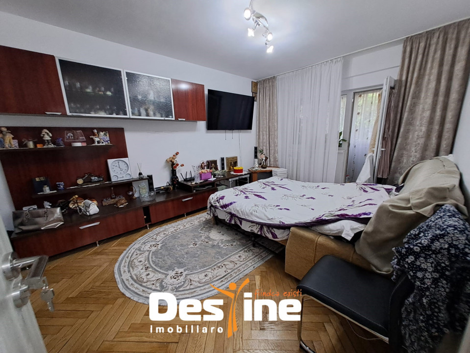 MIRCEA CEL BATRAN, Apartament 2 camere, decomandat, 110.000 Euro
